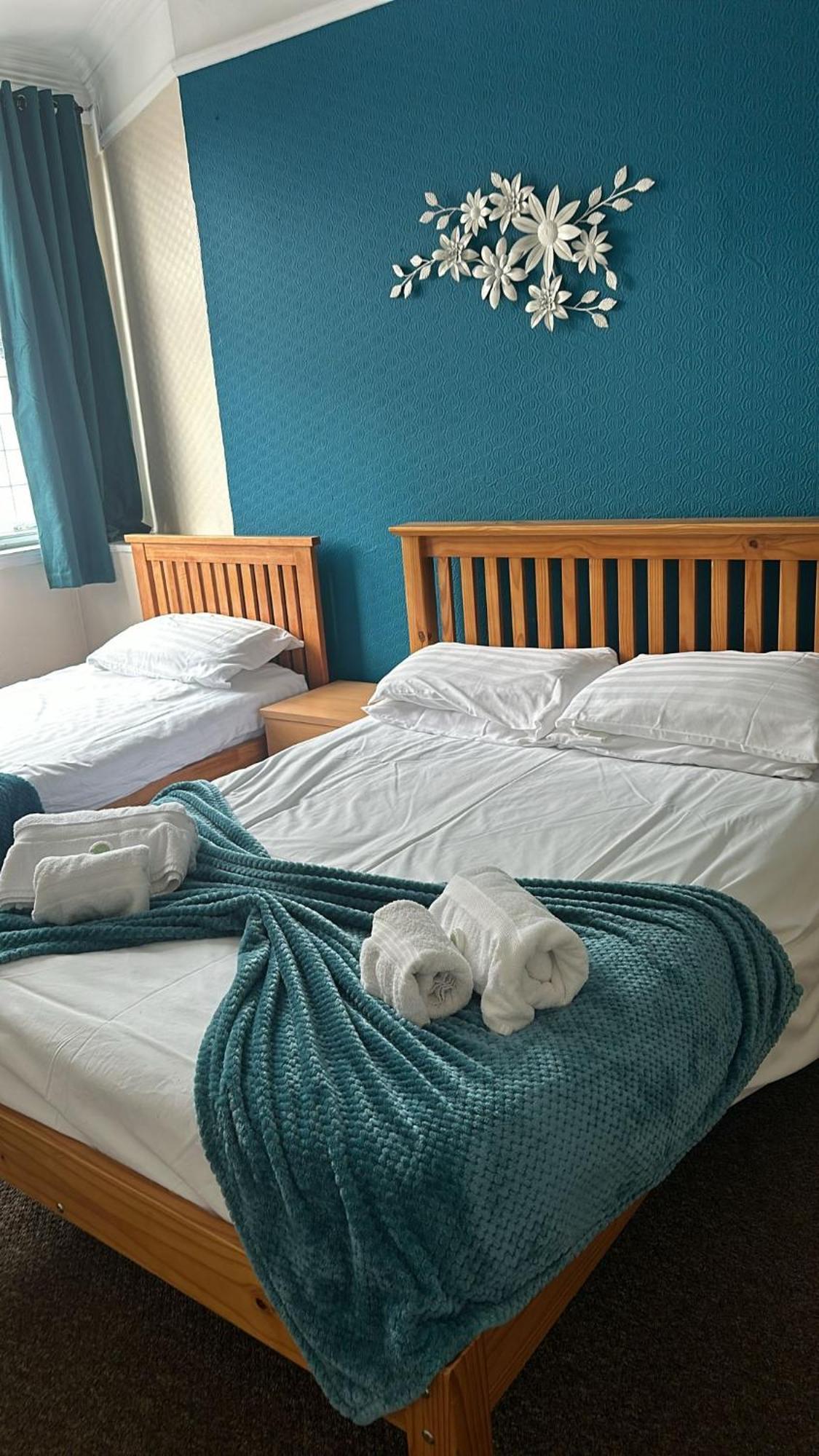 The Saddle Inn York Bagian luar foto